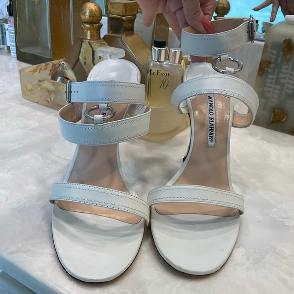 Manolo Blahnik Heeled Sandals, Ankle Strap with Buckle, White Leather, Size 8/39 - Picture 4 of 13